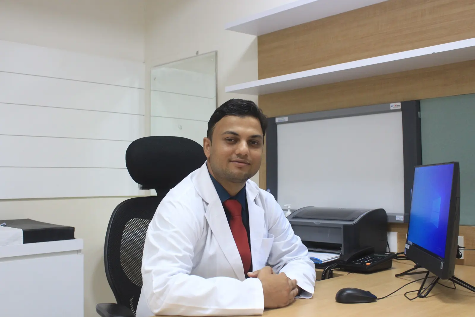 Dr. Himanshu Sharma, endocrinologist consulting at his clinic in Delhi and Ghaziabad